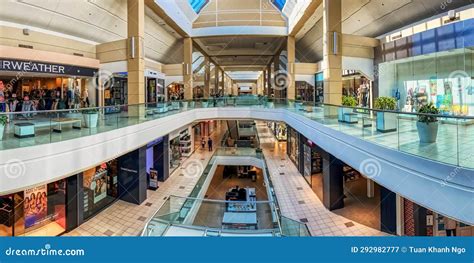 Swarovski in Bayshore Shopping Centre, Ontario